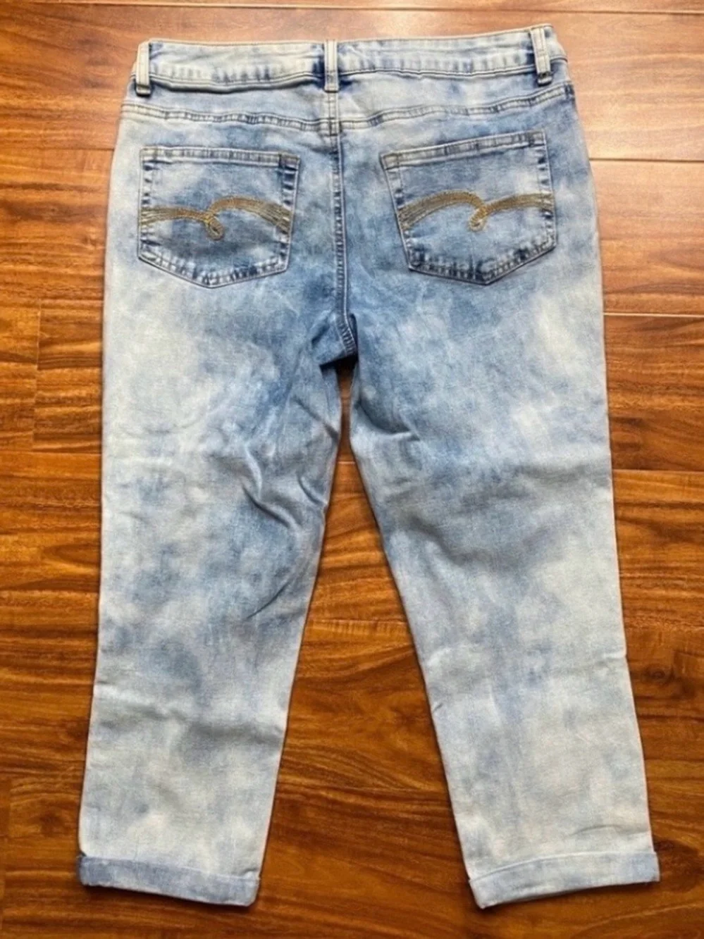 3/$25 Justice Girls Blue Acid Wash Floral Embroidered Crop Jeans Size 14 Plus